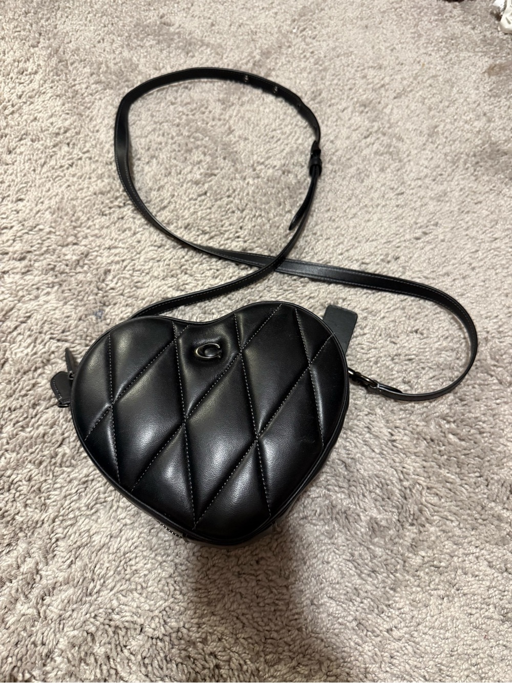 Authentic *** COACH heart purse quilted